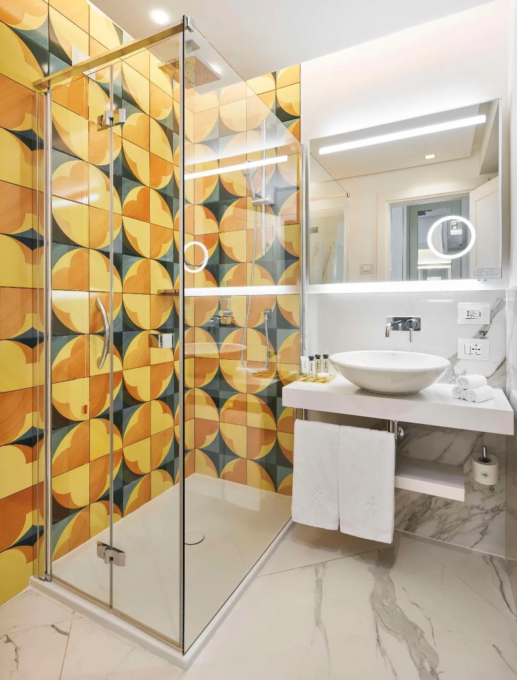 JUNIOR SUITE SEA VIEW WITH TERRACE Room, de Bonart Naples-Curio Collection by Hilton, Naples