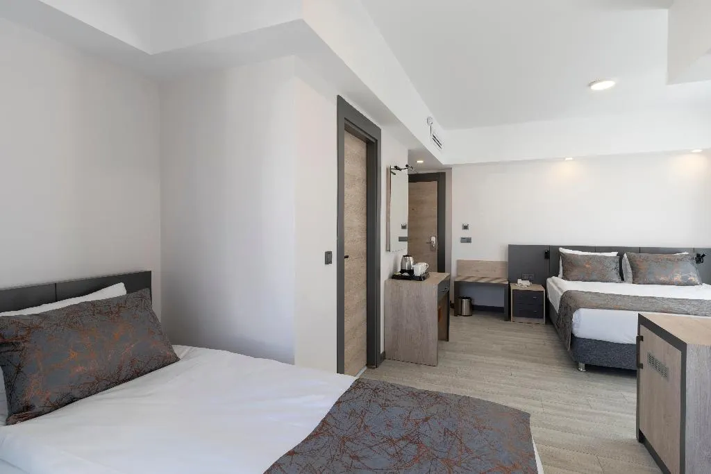 TRIPLE THREE BEDROOMS ONE BATHROOM Room, Irenic Hotel, Antalya