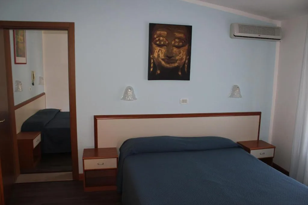 Room, Maxim, Venice