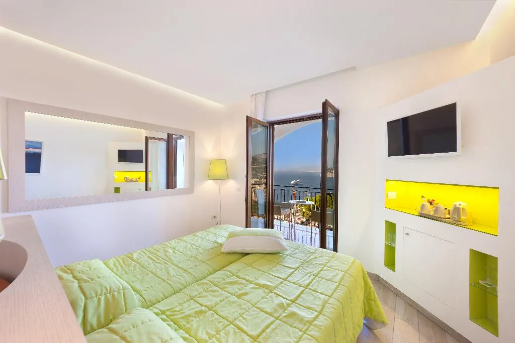 Double or Twin DELUXE SEA VIEW Room, President, Naples