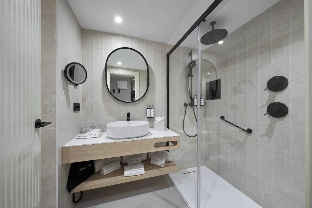 TRIPLE PREMIUM Room, Catalonia Park Güell, Barcelona