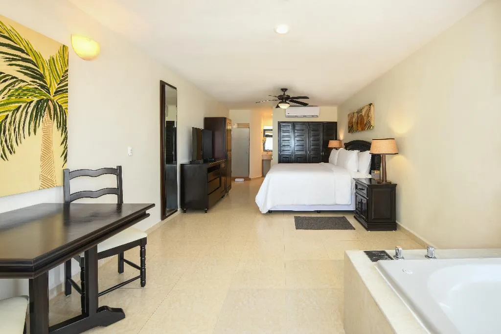 JUNIOR SUITE OCEAN FRONT Room, Hidden Beach Resort Au Naturel Adults Only Al, Cancun Area