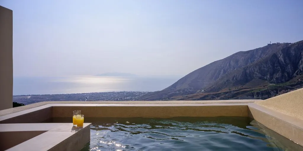 SUITE WITH JACUZZI Room, Elessa Hotel, Santorini
