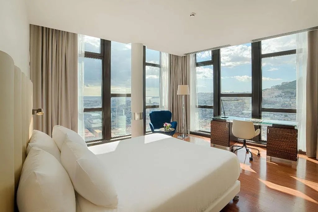 Room, NH Napoli Panorama, Naples