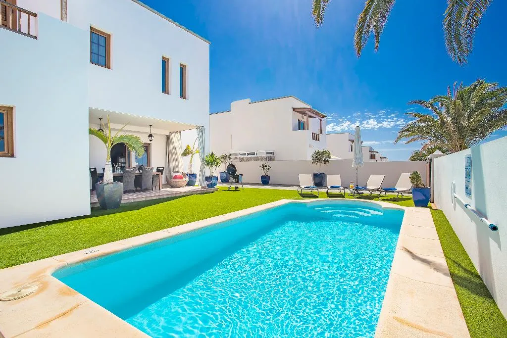 VILLA THREE BEDROOMS Room, Las Caletas Village, Lanzarote