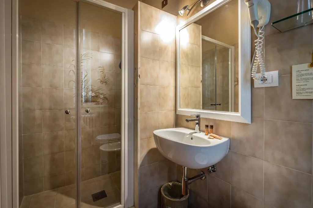 TRIPLE TWO BEDS Room, Mario's, Florence