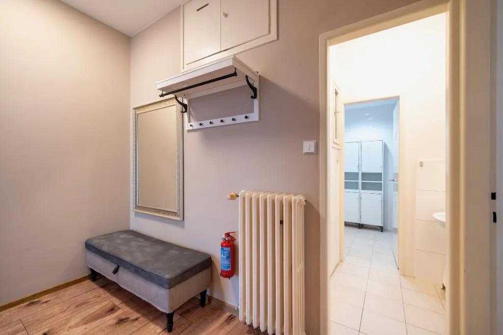 APARTMENT FOUR BEDROOMS TWO BATHROOMS Room, New Town - Apple Apartments, Prague
