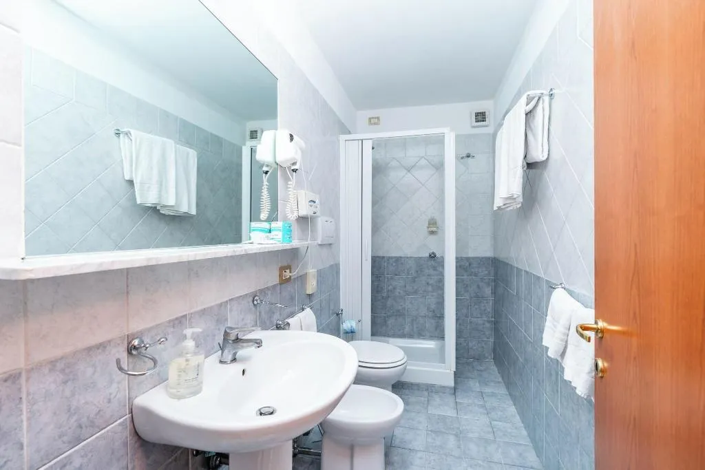 TRIPLE TWO BEDS Room, Fontana, Naples