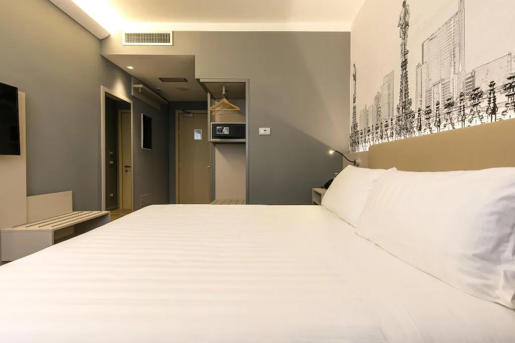 Room, 43 Station Hotel, Milan