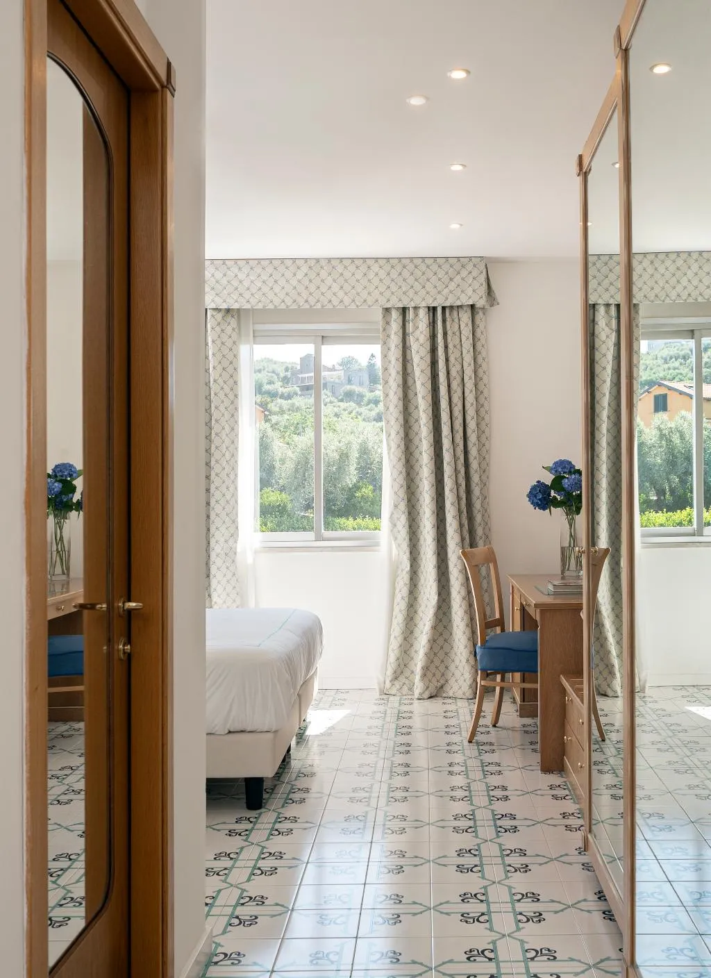 DOUBLE STANDARD Room, Grand Hotel Vesuvio, Naples