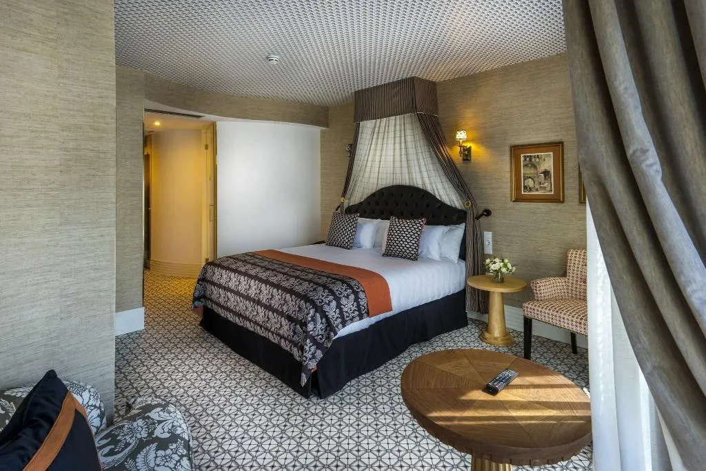 JUNIOR SUITE KING SIZE BED Room, The First One Hotel, Madrid