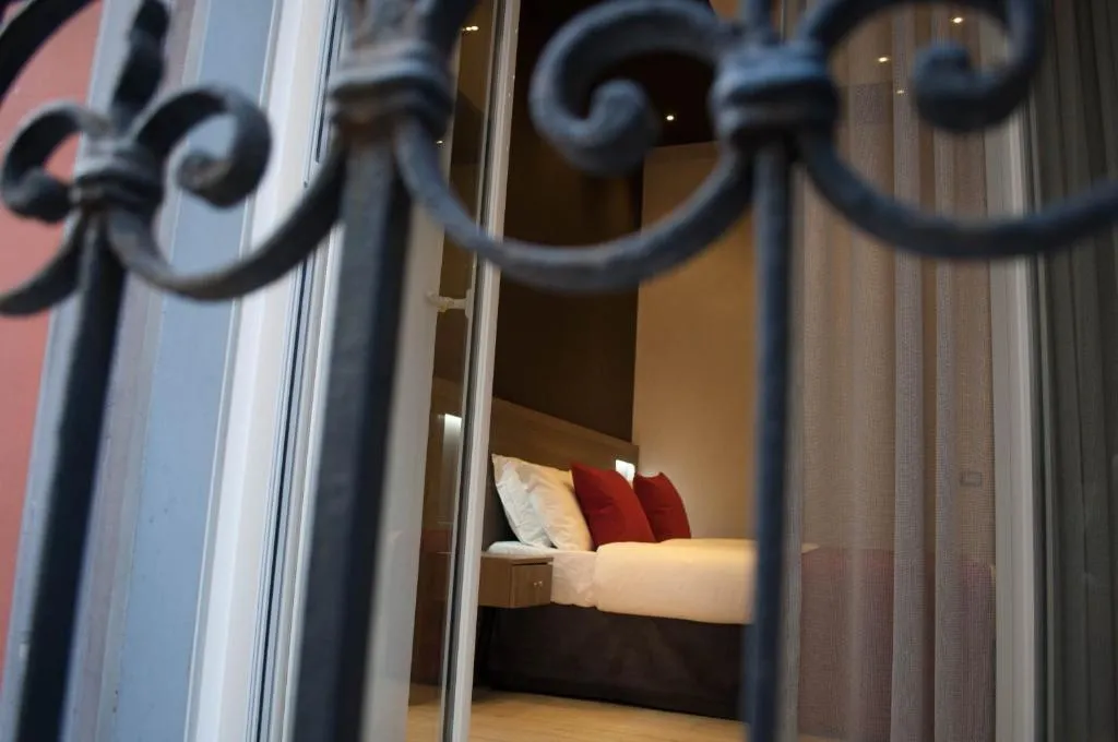 TRIPLE STANDARD Room, Hotel Bella Napoli, Naples