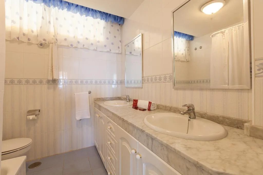 APARTMENT SEA VIEW THREE BEDROOMS Room, El MarquÃ©s Palace by Intercorp Hotel Group, Tenerife
