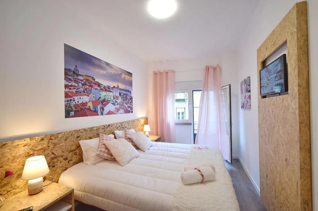 Room, Tuk Tuk Hostel, Lisbon