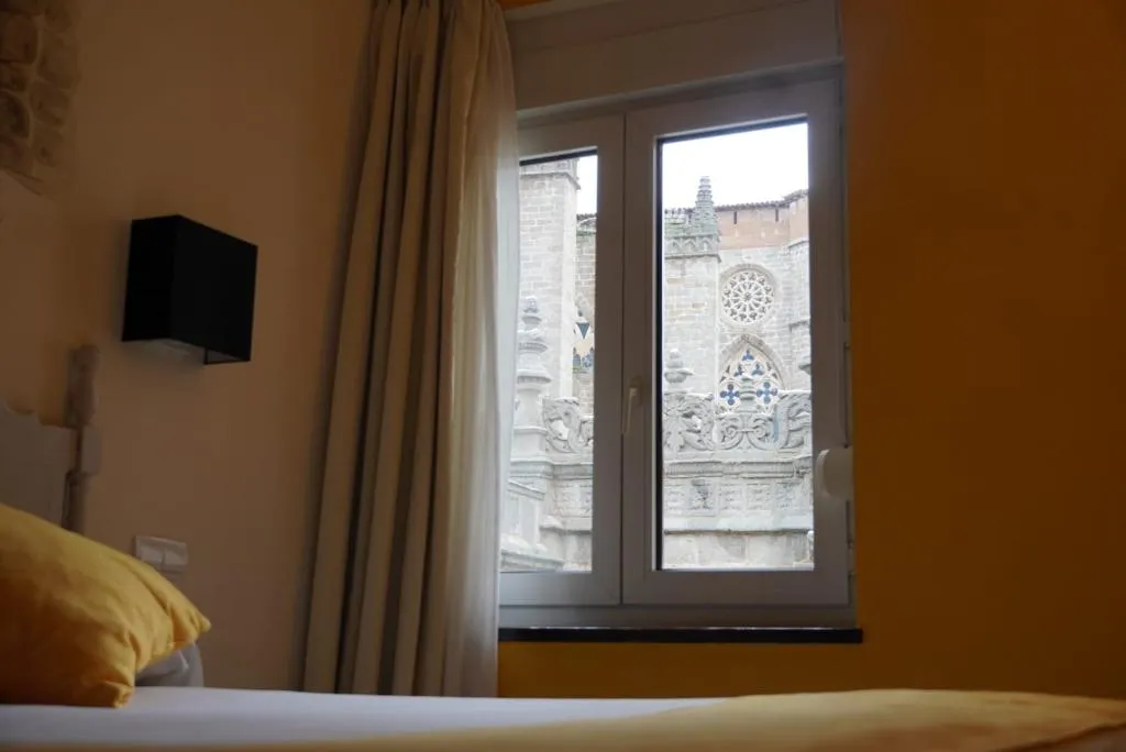 DOUBLE STANDARD Room, Palacio de Valderrabanos, Madrid