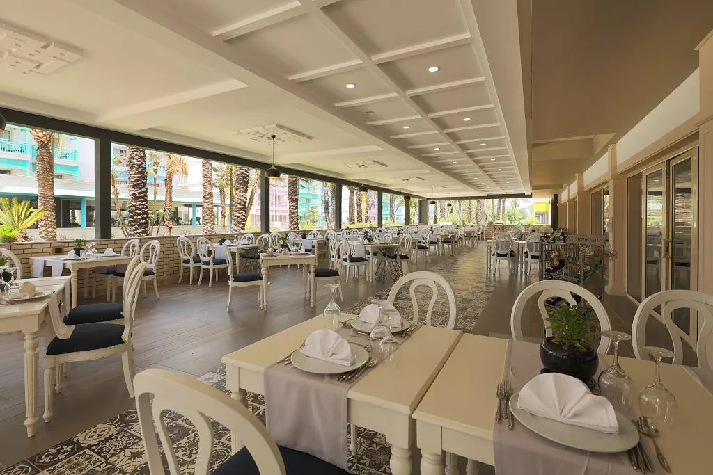 Restaurant, Crystal Paraiso Aqua Collection, Antalya