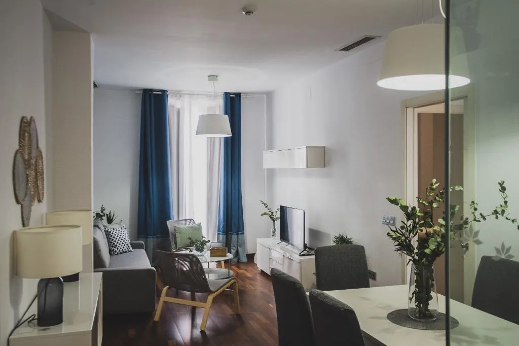 APARTMENT TWO BEDROOMS Room, azz Apartamentos Torre de la Plata, Seville