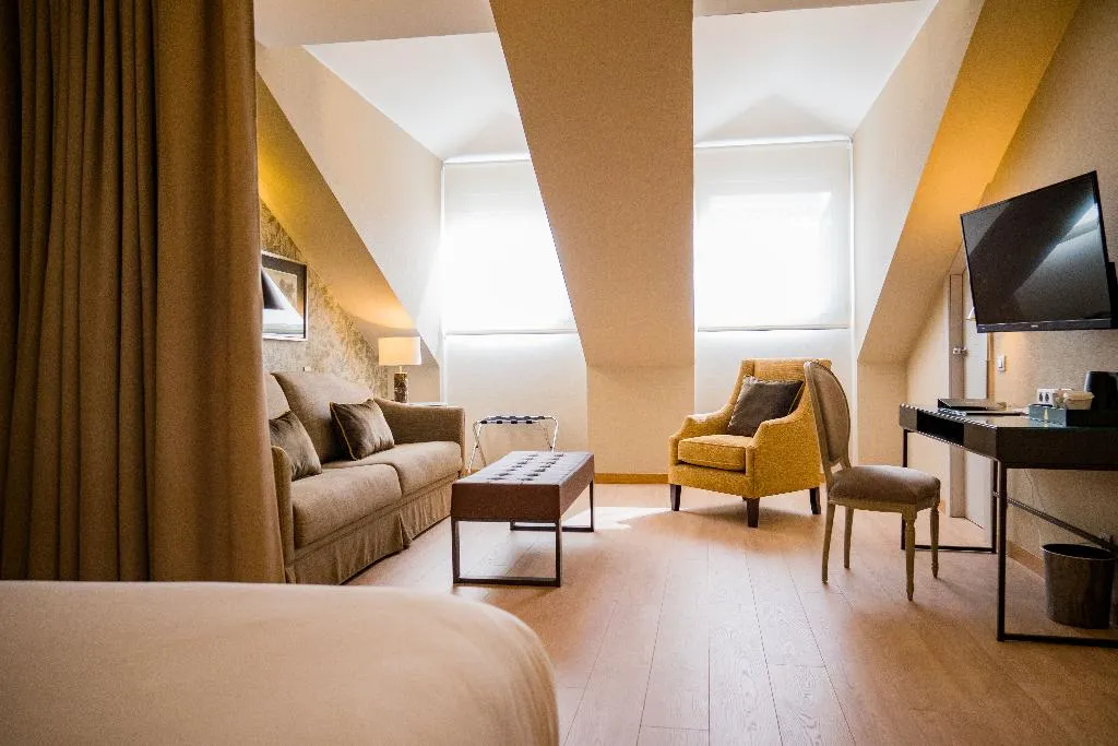 QUADRUPLE STANDARD Room, Hotel Meninas, Madrid