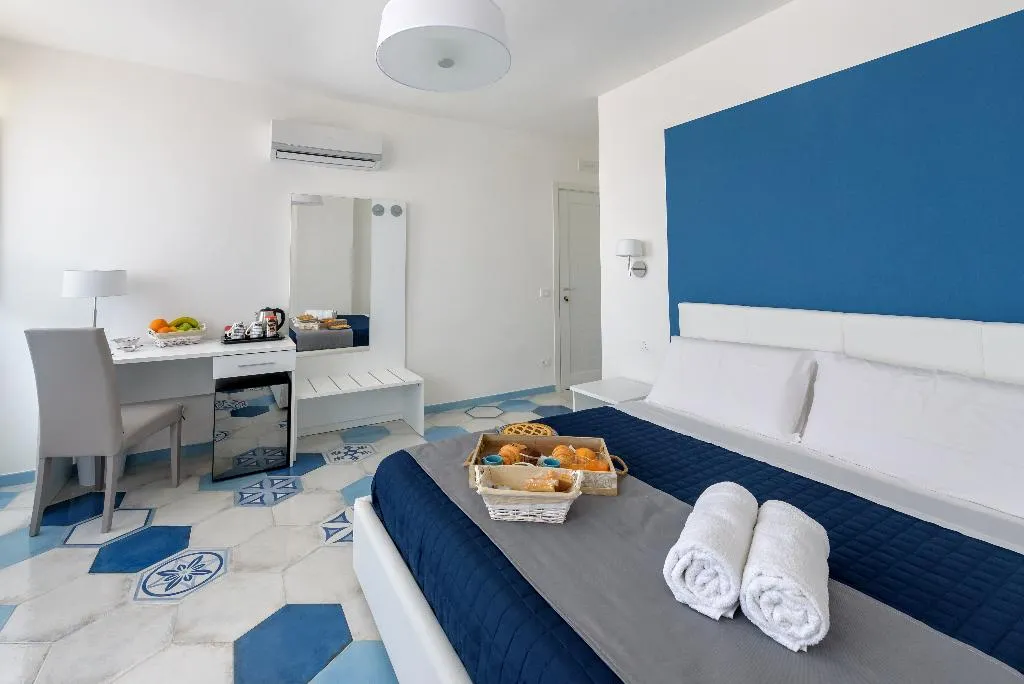 TRIPLE DELUXE Room, Caruso Suite, Naples