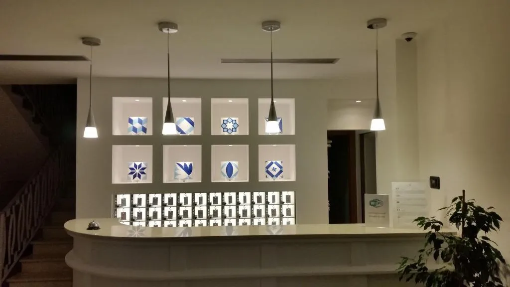Lobby, Leone, Naples