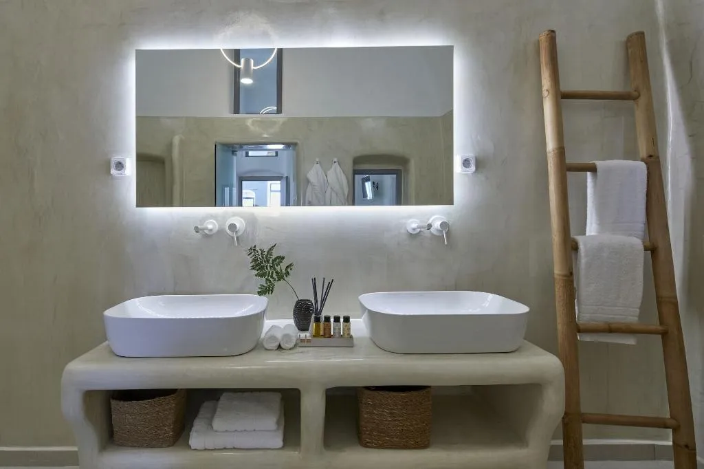 SUITE WITH PRIVATE POOL Room, You And Me Suites, Santorini