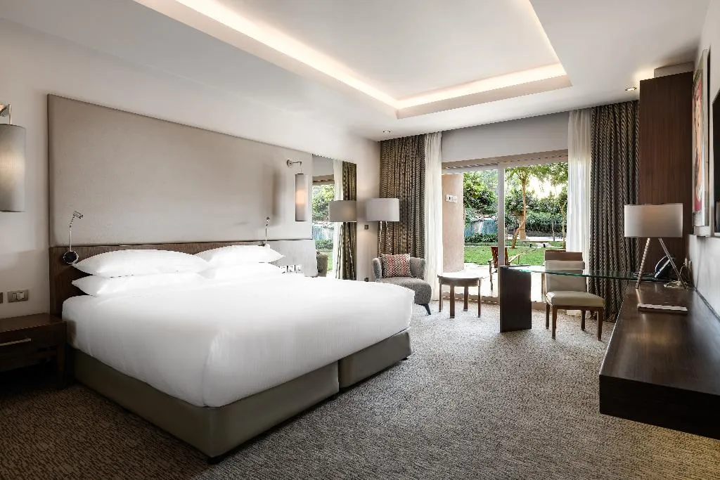 DOUBLE CLUB Room, Dusit Thani LakeView Cairo, Cairo