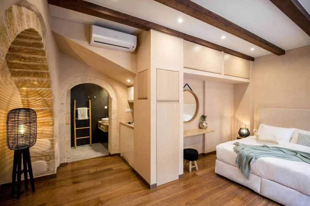 Room, J&G Suites, Crete