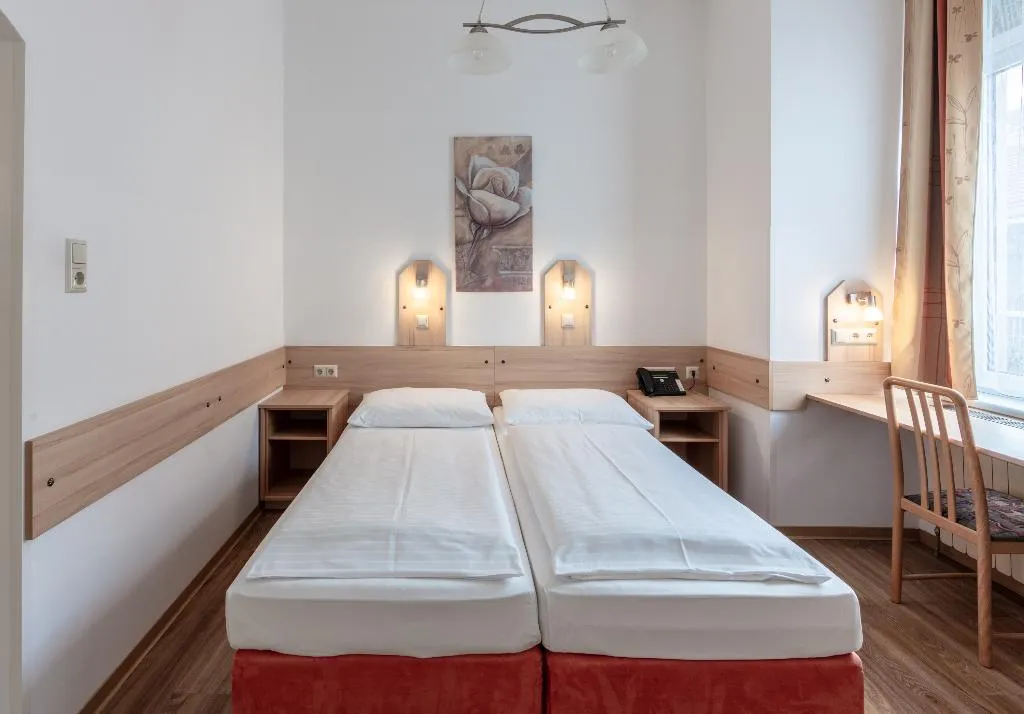 DOUBLE STANDARD Room, Admiral, Vienna