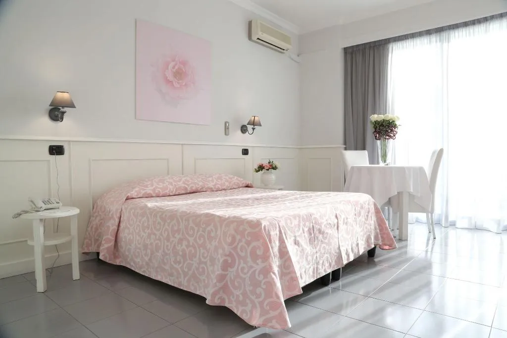 Room, Barbarella, Naples