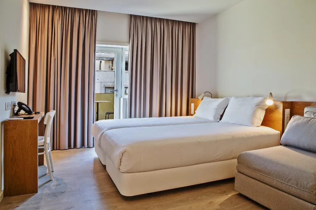 DOUBLE SUPERIOR Room, Spot Family Suites, Porto
