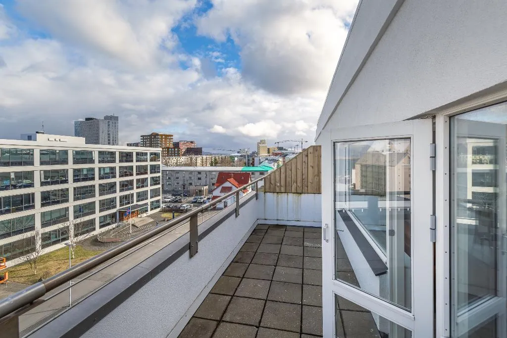 STUDIO DELUXE Room, Hlemmur Suites, Reykjavik