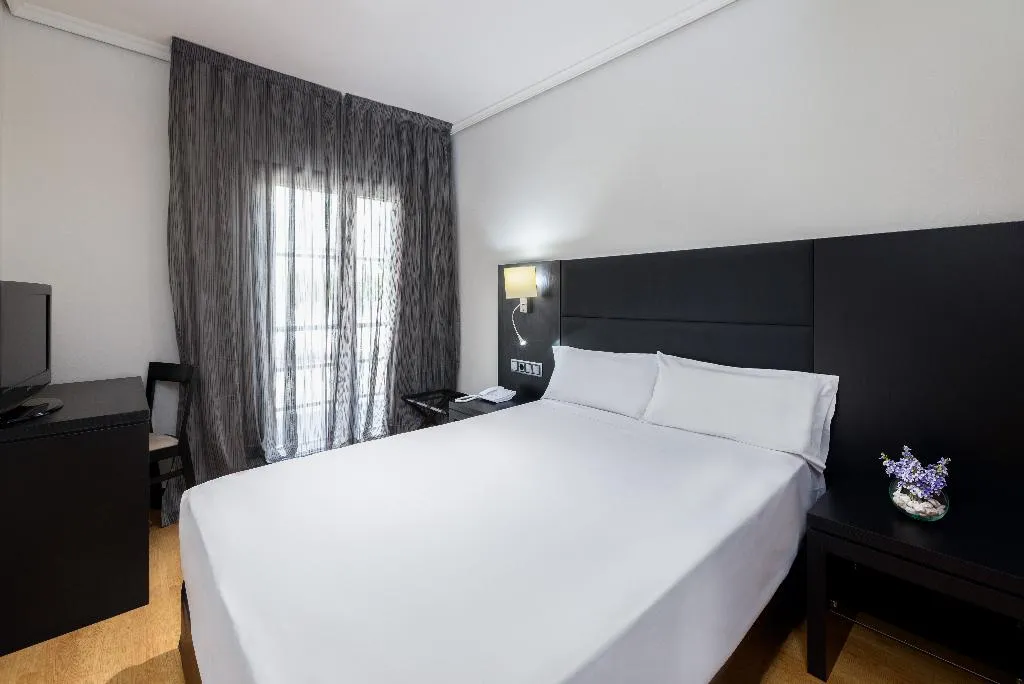 DOUBLE SINGLE USE STANDARD Room, Virgen de los Reyes, Seville
