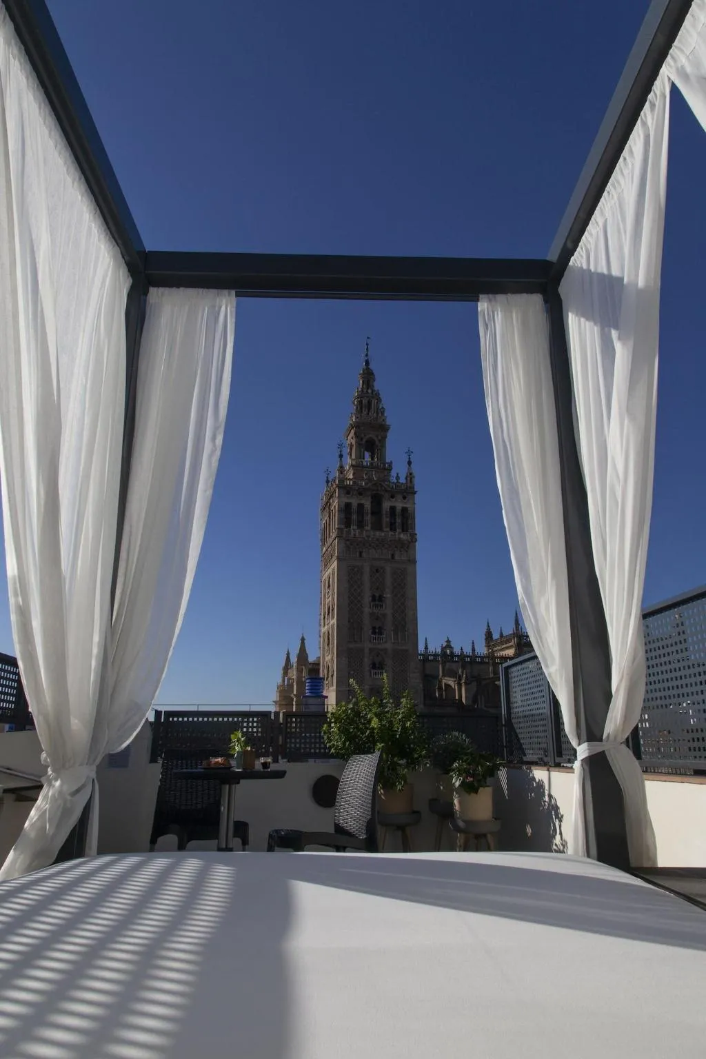 Room, Welldone Cathedral, Seville