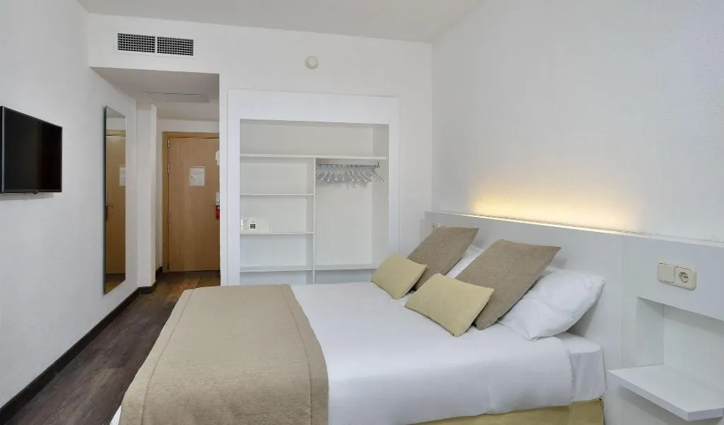Room, Sol Barbados, Majorca