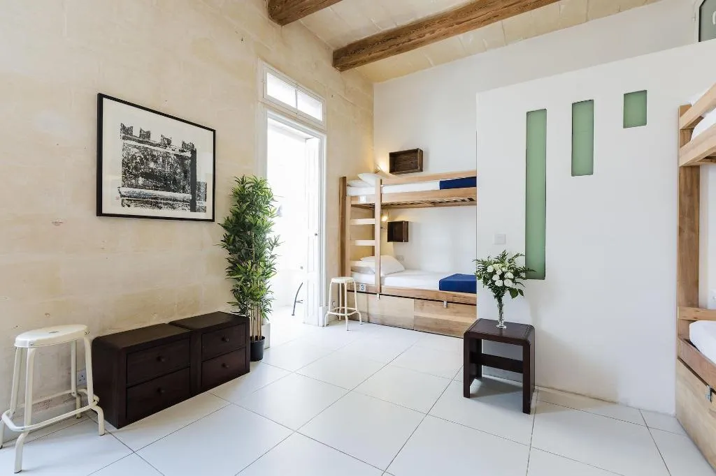 Room, Two Pillows Boutique Hostel, Malta