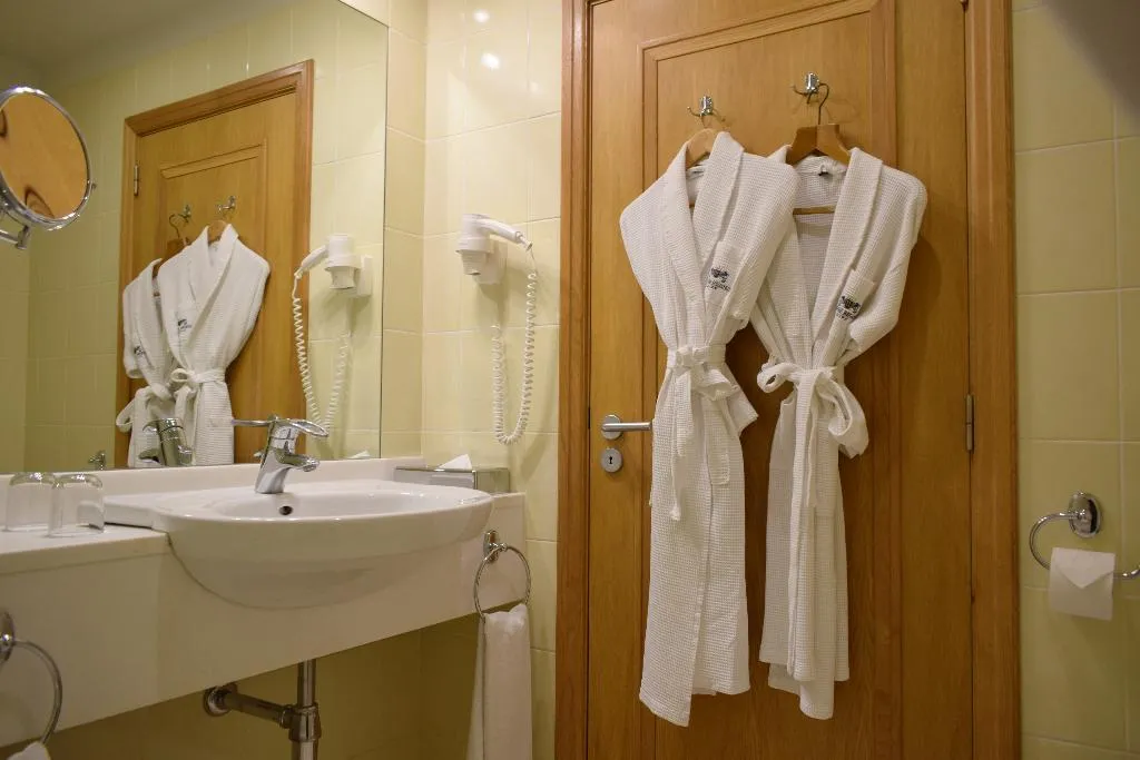 Double or Twin SUPERIOR SEA VIEW Room, Madeira Regency Cliff, Madeira