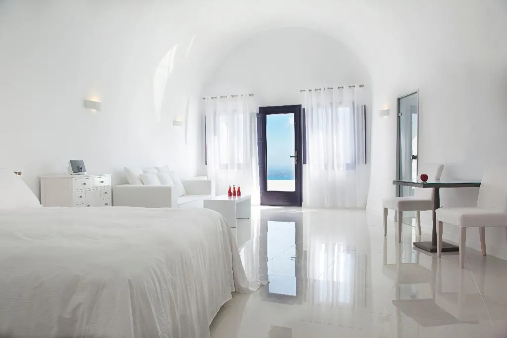 SUITE SEA VIEW HONEYMOON Room, Katikies Chromata Santorini - The Leading Hotels, Santorini