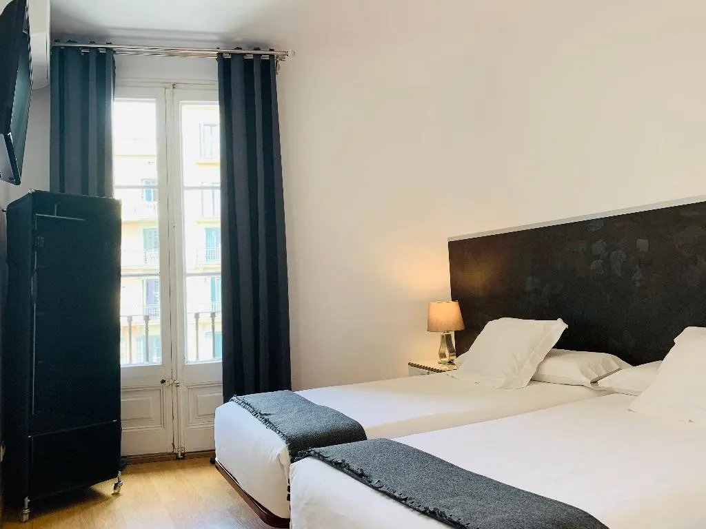 TWIN Shared external bathroom Room, Super Balmes Guest House, Barcelona