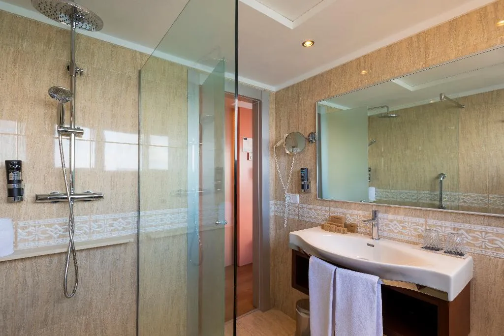 TRIPLE DELUXE SEA VIEW Room, NYX Hotel Ibiza - Adults only, Ibiza