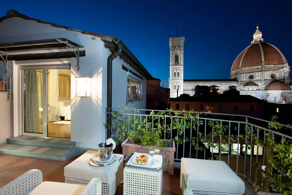 SUITE WITH PRIVATE POOL Room, Brunelleschi Hotel, Florence