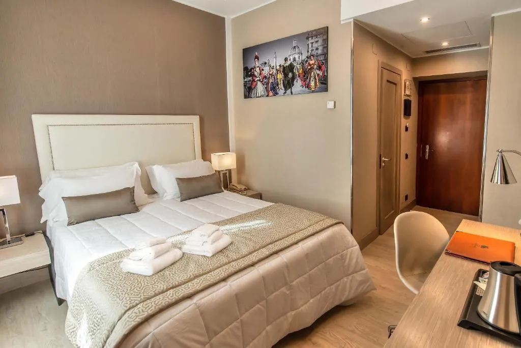 Double or Twin DELUXE Room, Genova, Rome
