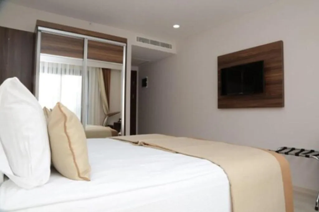 Room, Paris prestige, Izmir