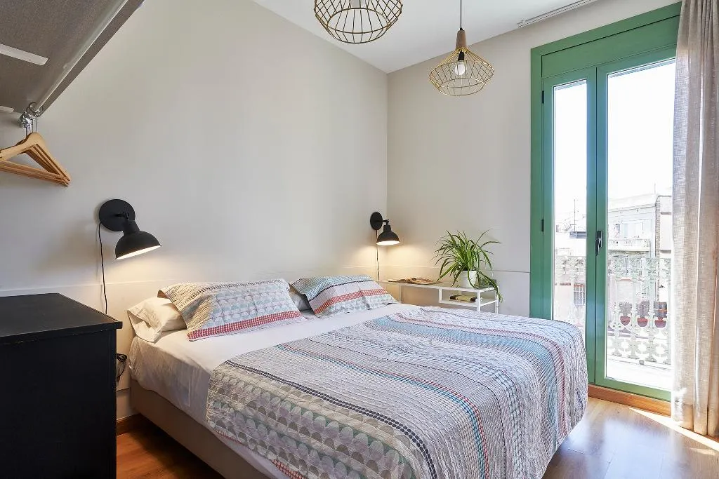 APARTMENT CAPACITY 5 THREE BEDROOM Room, Barcelona Sants Station Apartments, Barcelona