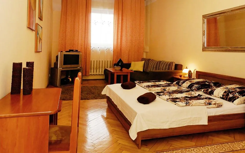 STUDIO CAPACITY 3 Room, P&J Tourist Apartments, Krakow