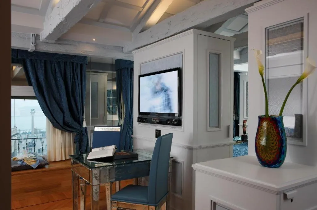SUITE DELUXE CITY VIEW Room, Canaletto Luxury Suites – San Marco Luxury, Venice