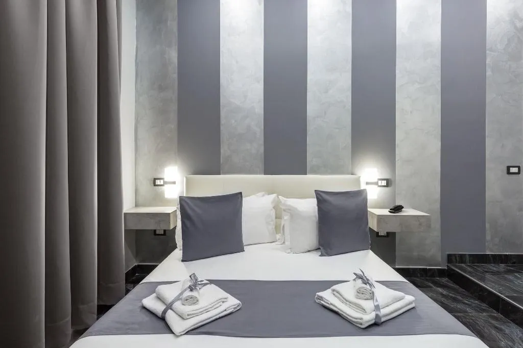 Room, Hotel Palace Napoli, Naples
