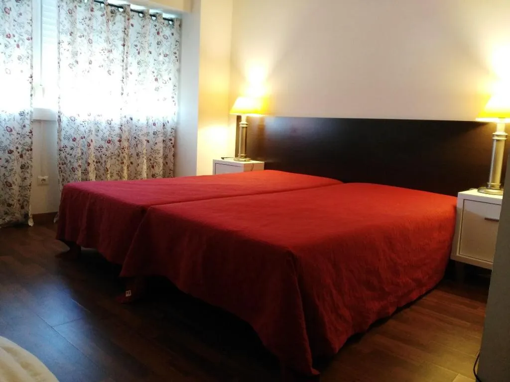 Room, A Ponte, Lisbon