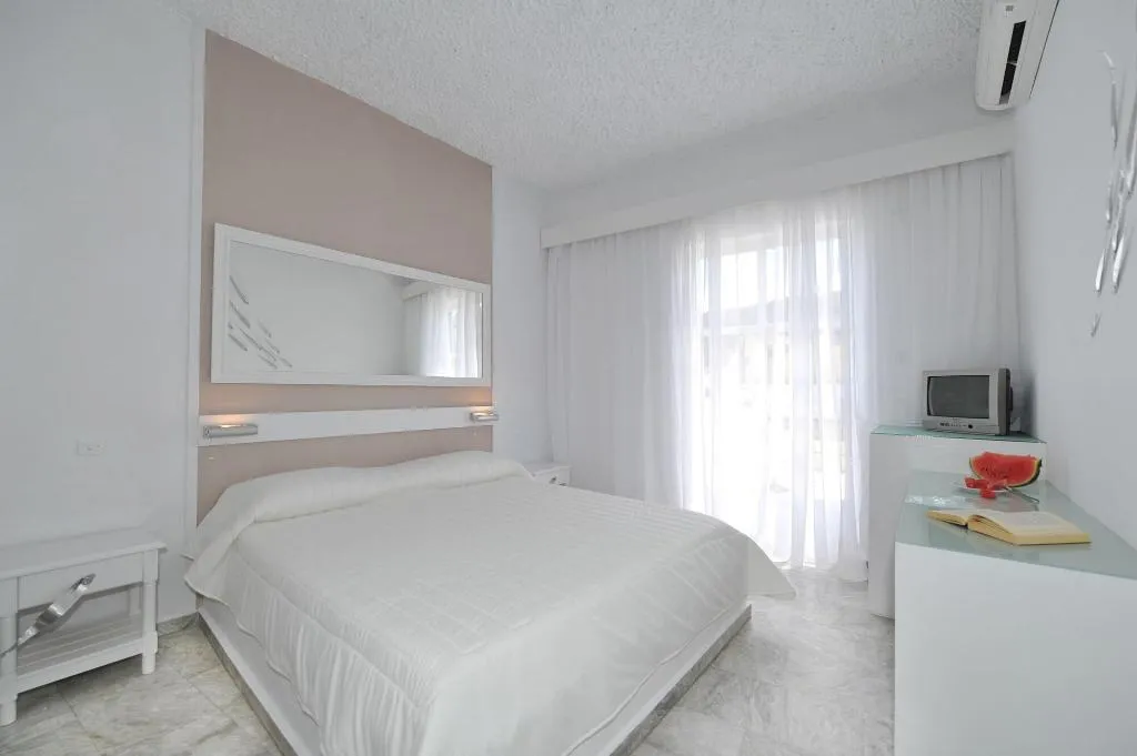 Room, Porto Castello, Santorini