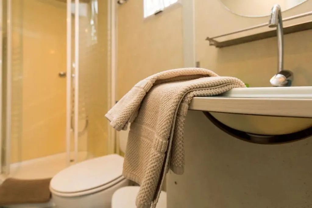BUNGALOW TWO BEDROOMS ONE BATHROOM Room, Camping El Far, Costa Brava