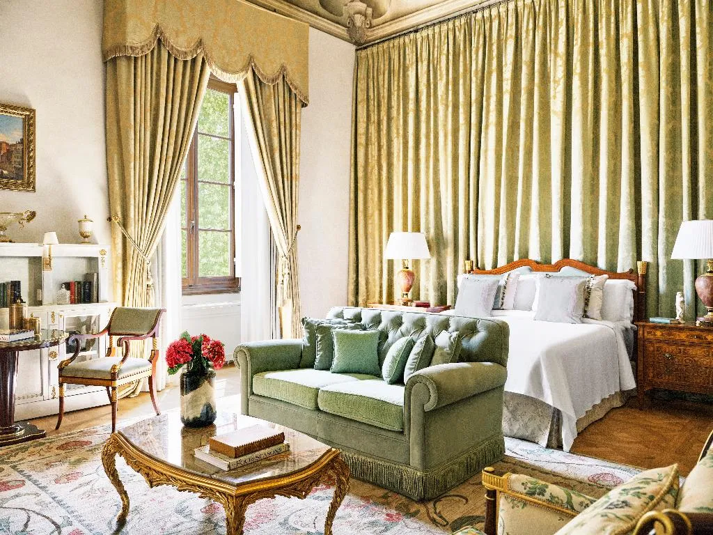 SUITE KING SIZE BED Room, Four Seasons Hotel Firenze, Florence